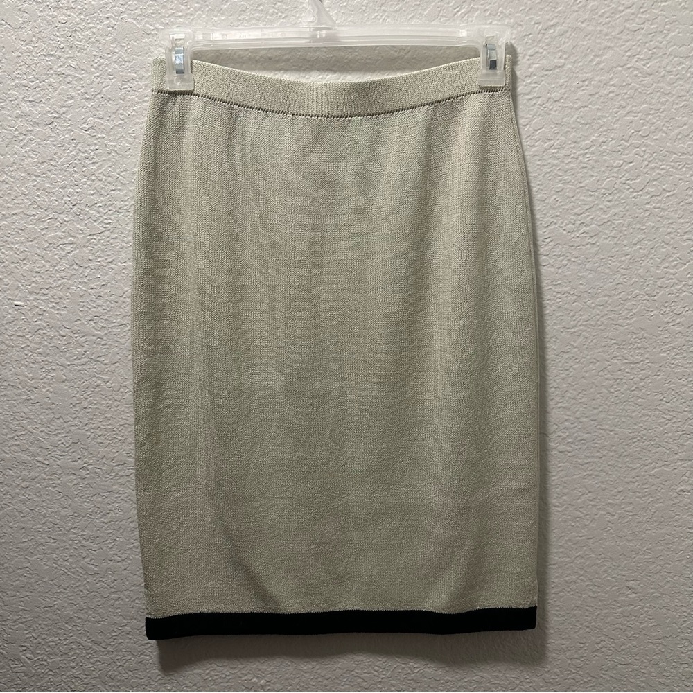 St. John Collection Women's size 8 cream with black trim knit pencil skirt. - Picture 4 of 7